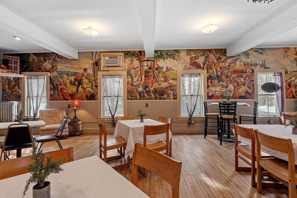 Casa Unifamiliar de 0 quartos em 61 - 63 Glenallen St, Winchendon