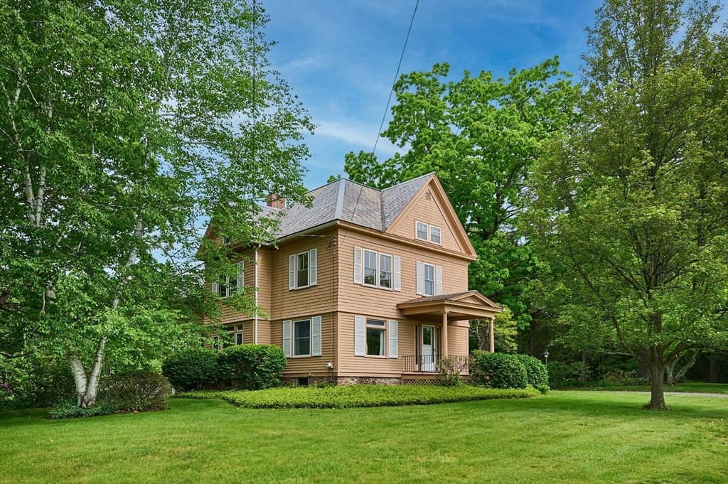 5-bed Single Family at 198 Leyden Rd, Greenfield