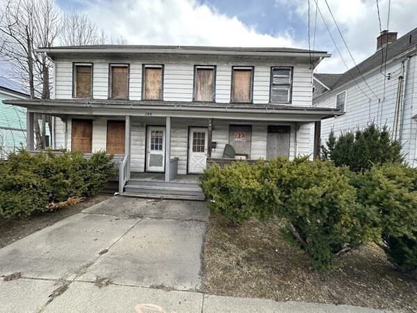 Multifamiliar de 6 quartos em 242 Wahconah St, Pittsfield
