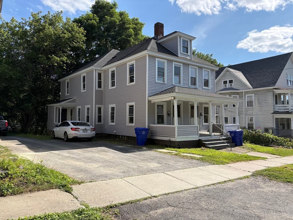 Multifamiliar de 6 quartos em 26-28 Devens St, Greenfield