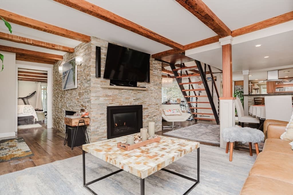 3-bed Single Family at 273 Center St, Hanover