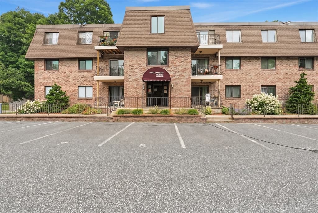 2-bed Condo at 59 School St # B2, Northborough