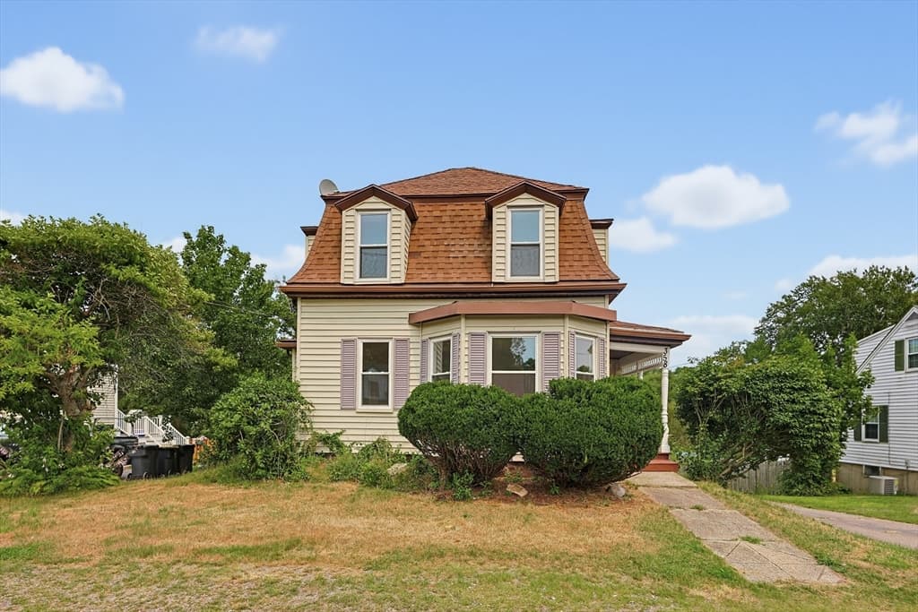 3-bed Single Family at 358 W Main St, Avon