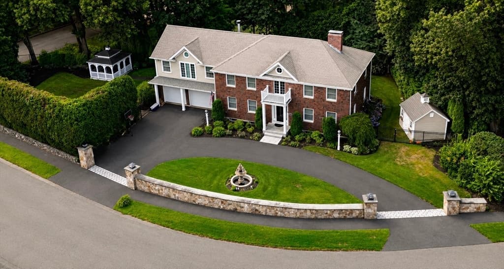 4-bed Single Family at 10 Juniper Hill Road, Waltham