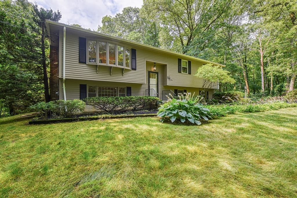 Casa Unifamiliar de 3 quartos em 45 Neck Hill Road, Mendon