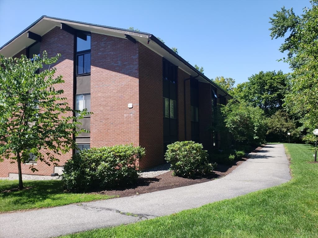 Condomínio de 2 quartos em 5 Longwood Drive # 205, Andover