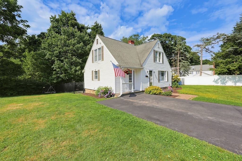 3-bed Single Family at 4 Loring St, Auburn