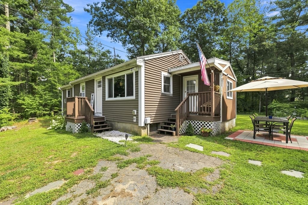 2-bed Single Family at 40 Lake Shore Dr, Middleboro