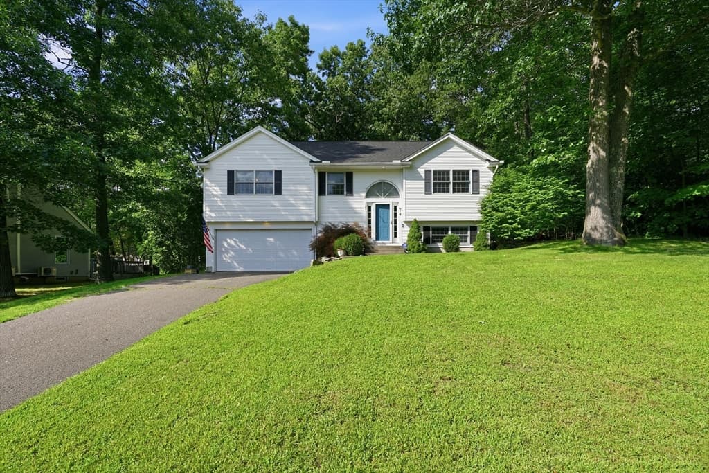 Casa Unifamiliar de 3 habitaciones en 74 Clark St, Belchertown