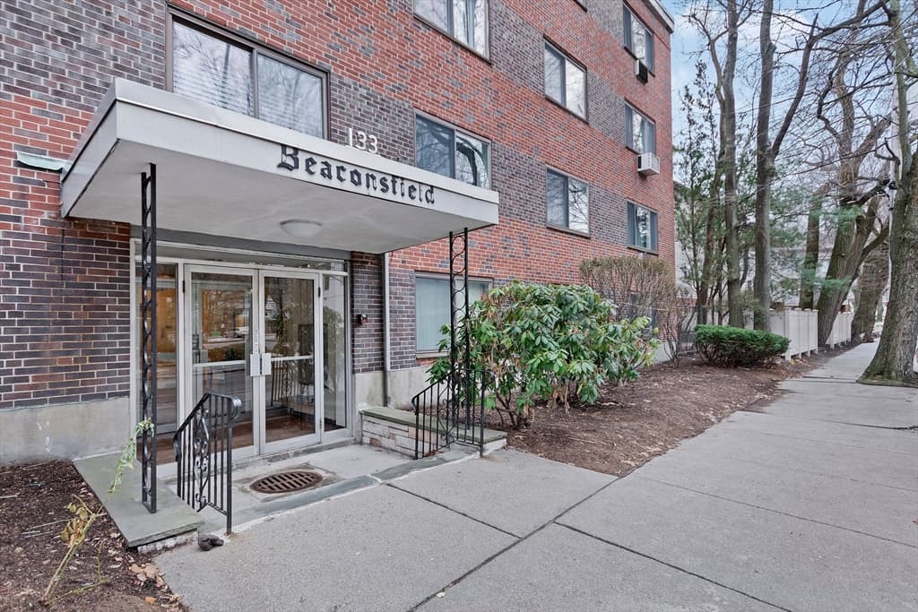 Condomínio de 2 quartos em 133 Beaconsfield Rd # 44, Brookline