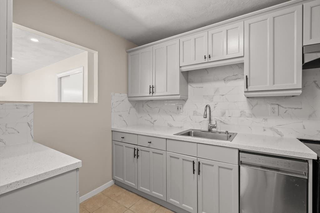 Condomínio de 2 quartos em 68 Summer Ave # 1, Stoughton