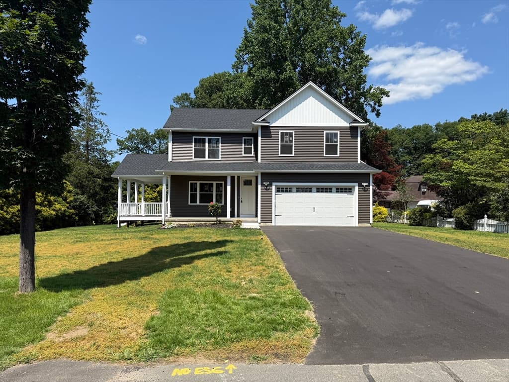 4-bed Single Family at 132 Barrington Rd, Longmeadow