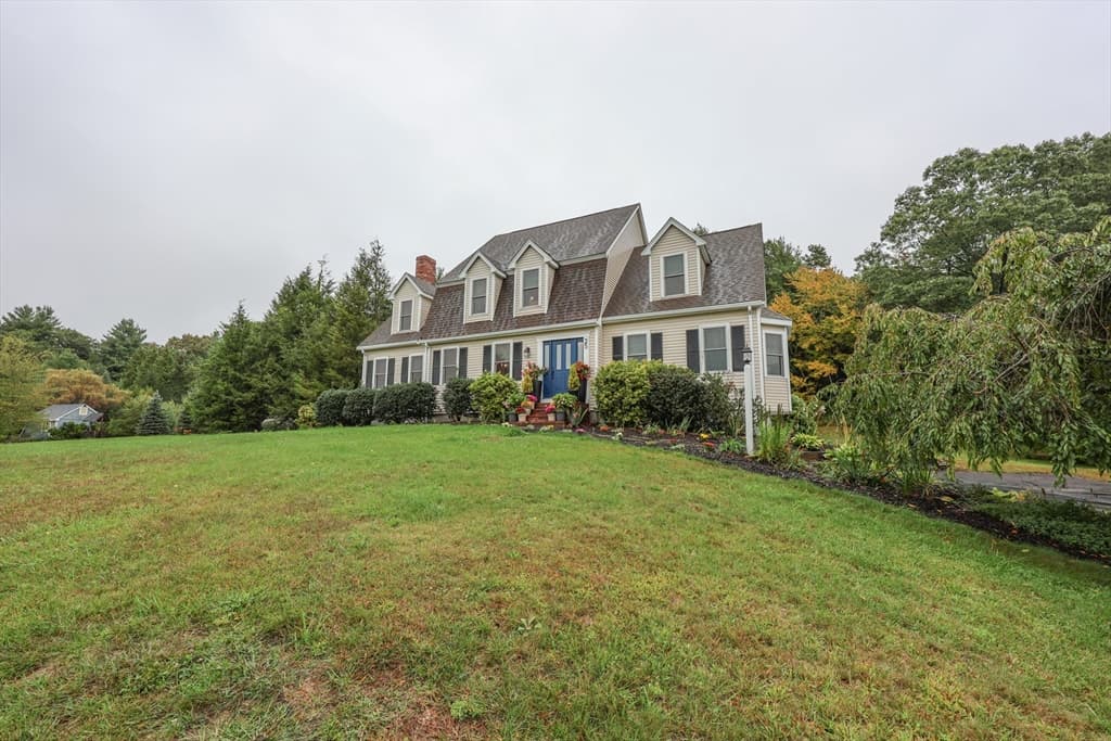 4-bed Single Family at 25 Autumn Rd, Wrentham