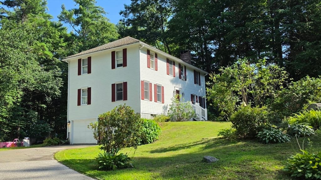 4-bed Single Family at 2 Greenleaf Dr, Exeter