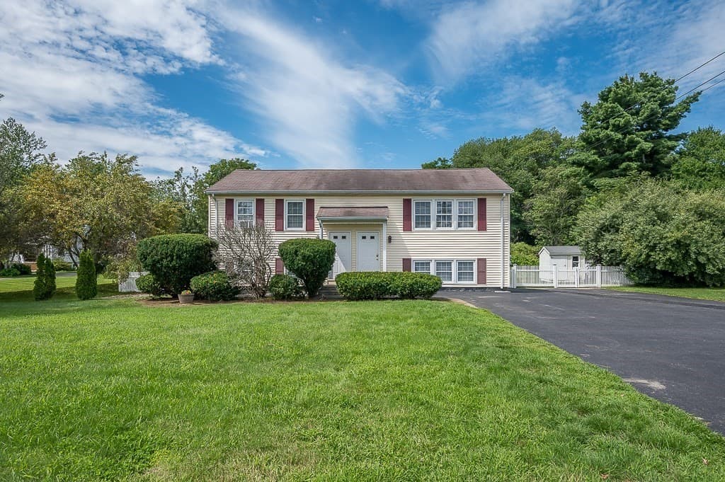 Multifamiliar de 4 quartos em 354-356 South Street, Northborough