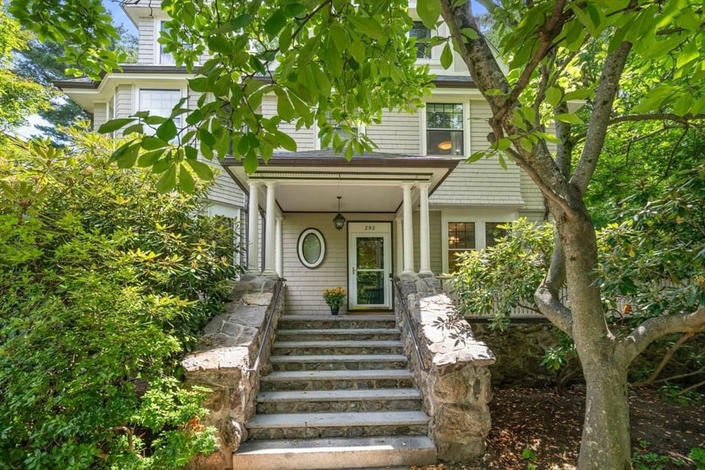 Casa Unifamiliar de 6 quartos em 292 Clinton Rd, Brookline