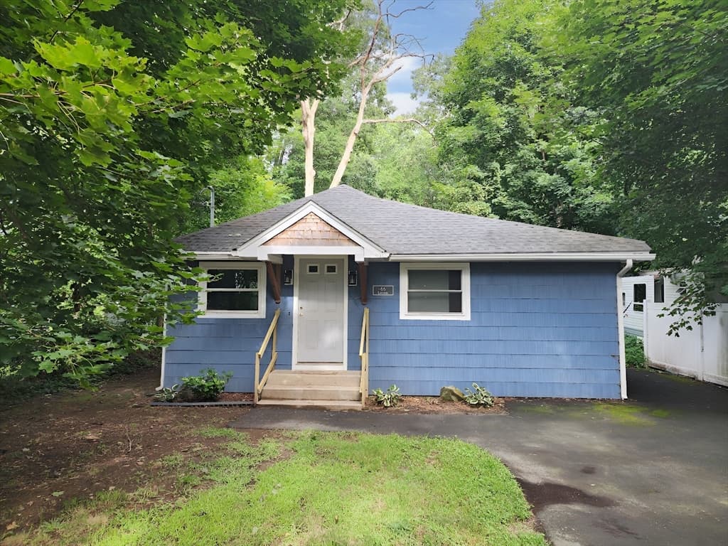 Casa Unifamiliar de 3 quartos em 66 Lakeshore Dr, Holliston