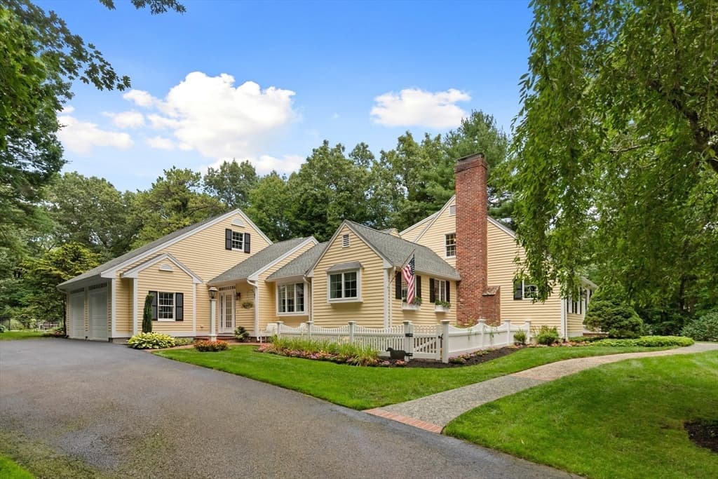 4-bed Single Family at 22 Westover Drive, Lynnfield
