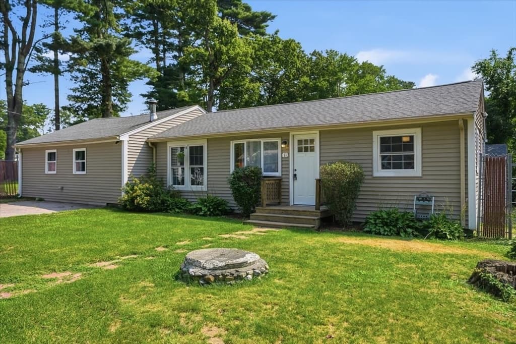 Casa Unifamiliar de 3 quartos em 11 3rd Ave., Lakeville