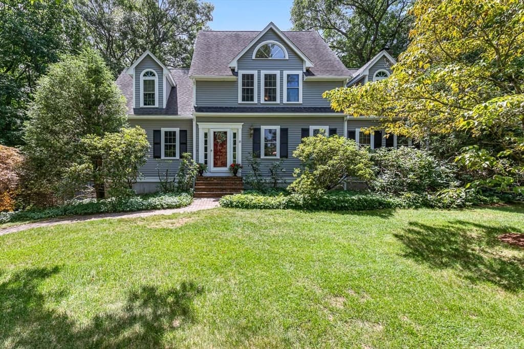 4-bed Single Family at 85 Comstock Dr, Wrentham