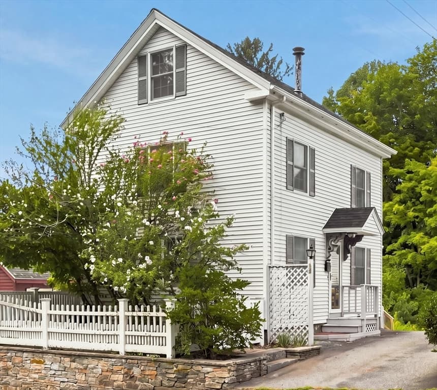 Condomínio de 3 quartos em 58 Morton Street # A, Andover