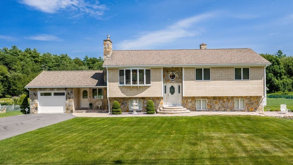Casa Unifamiliar de 3 quartos em 38 Cushing Ln, Acushnet