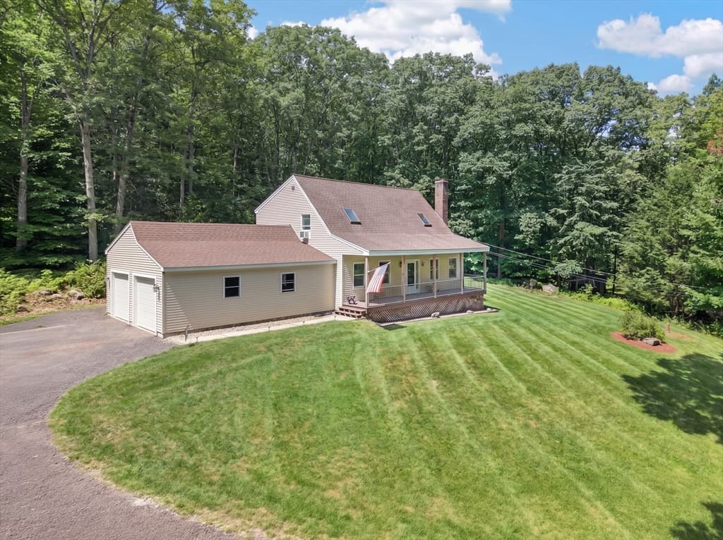 Casa Unifamiliar de 3 quartos em 170 Queen Lake Rd, Phillipston