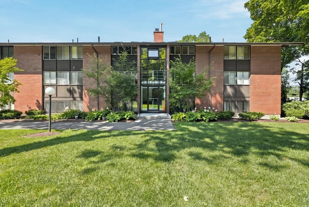 3-bed Condo at 3 Longwood Dr # 103, Andover