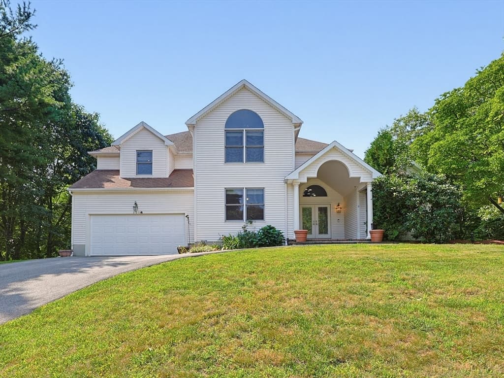 4-bed Single Family at 250 Palisades Cir, Stoughton
