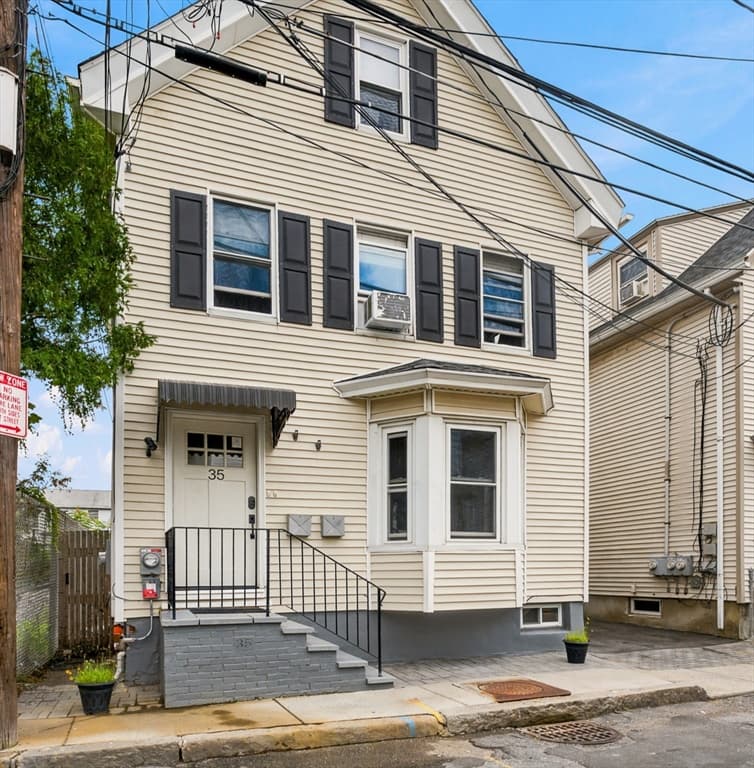 Multifamiliar de 5 habitaciones en 35 Franklin Ave, Somerville