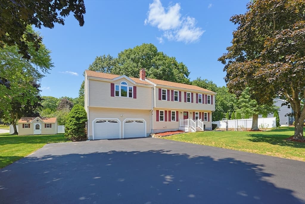 Casa Unifamiliar de 4 quartos em 36 Westcott Rd, Hopedale