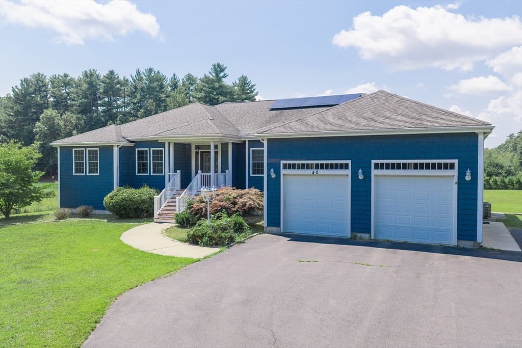4-bed Single Family at 40 N Precinct St, Taunton