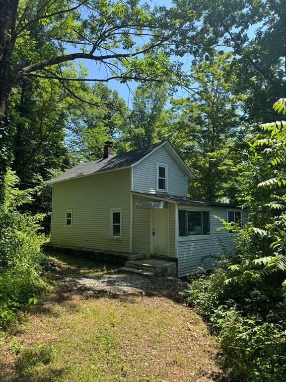 3-bed Single Family at 19 Goss Hill Rd, Huntington