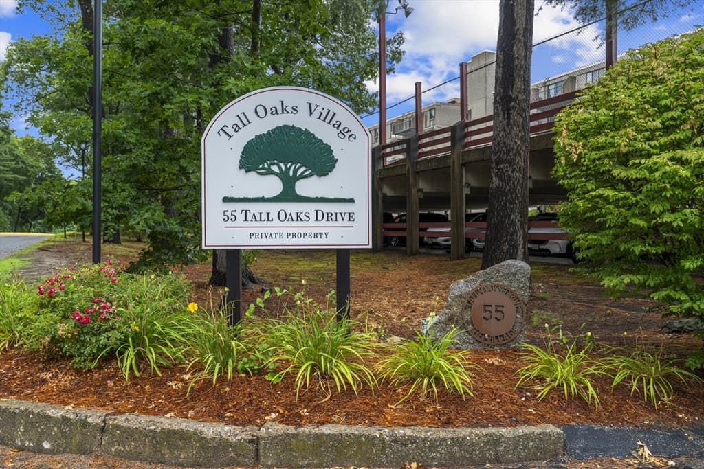 Condomínio de 2 quartos em 55 Tall Oaks Drive # 705, Weymouth