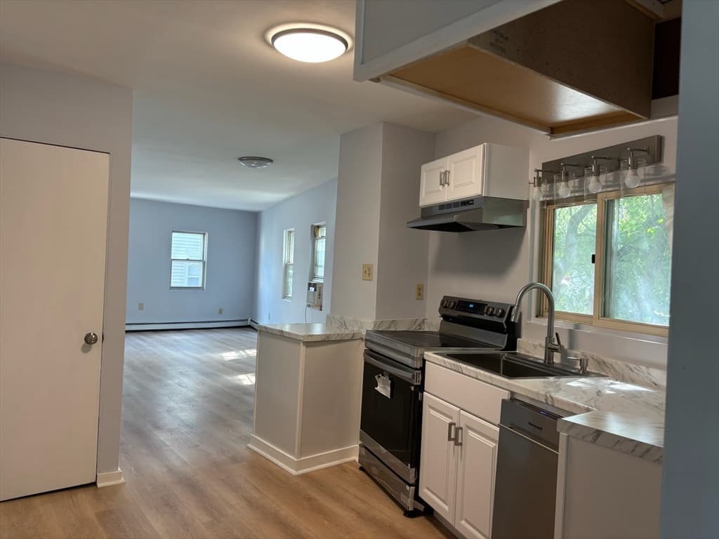 Condomínio de 2 quartos em 17 Howell Ct # 17, Chelsea