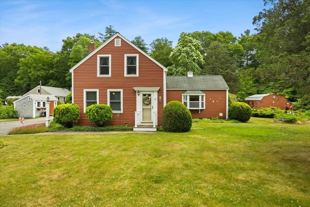 Casa Unifamiliar de 3 quartos em 13 Lakeside Ave, Lakeville