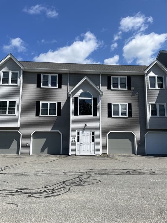 2-bed Condo at 74 Tennis Plaza Road # 15, Dracut