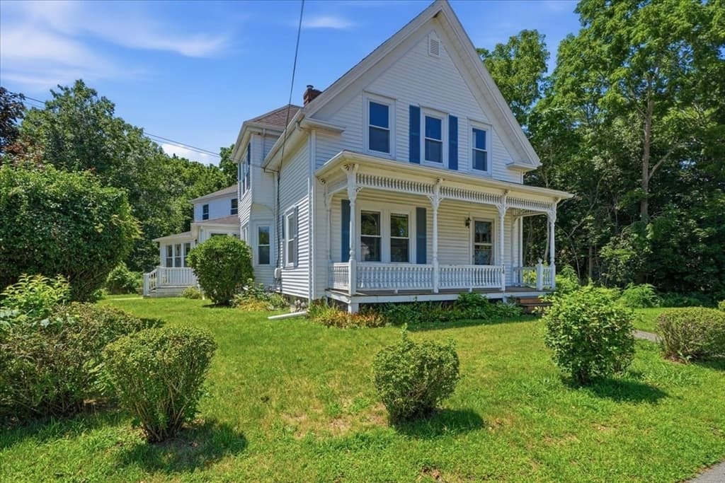 Multifamiliar de 6 quartos em 74 Wareham St, Middleboro