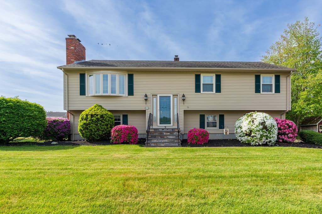 3-bed Single Family at 9 Kathleen Drive, Warren