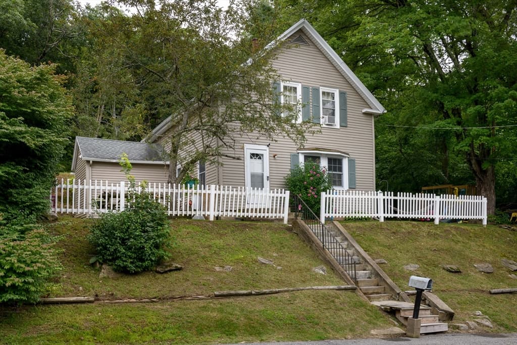 4-bed Single Family at 62 Grove St, Spencer