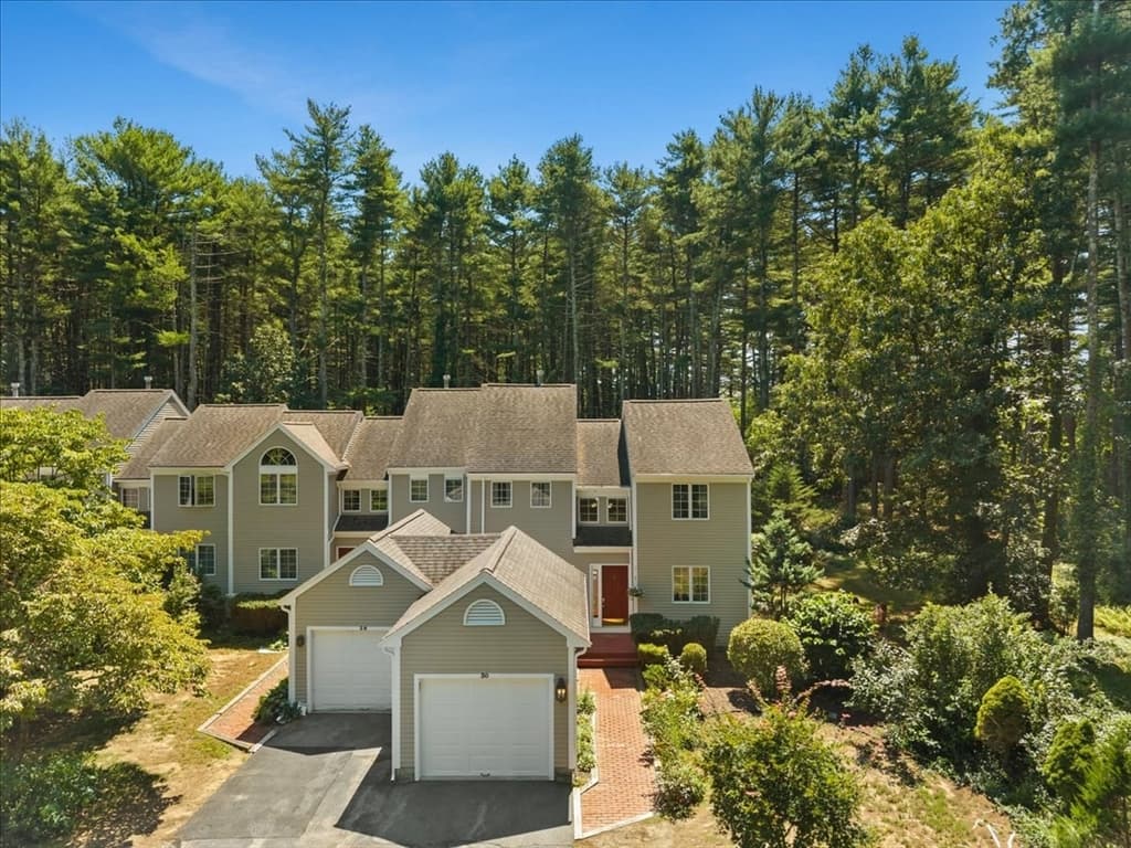 2-bed Condo at 30 Winnecunnet Dr # 30, Norton
