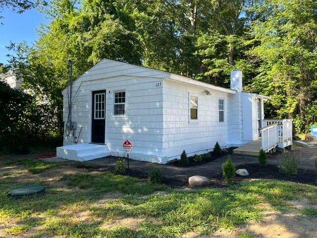 1-bed Single Family at 127 Taunton Ave, Norton