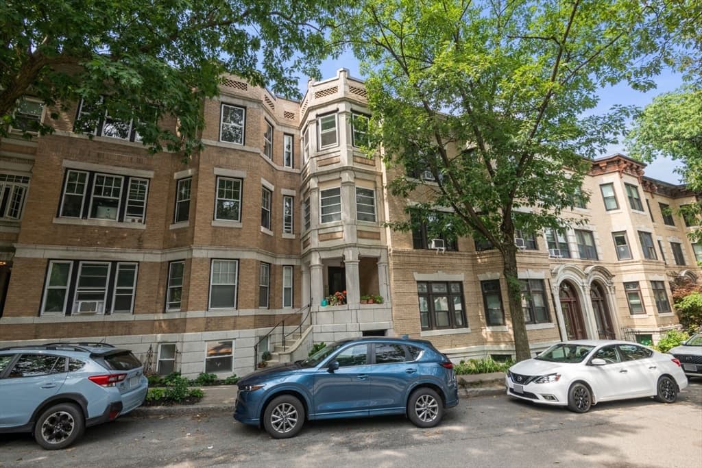 1-bed Condo at 60 Marshal St # 4, Brookline