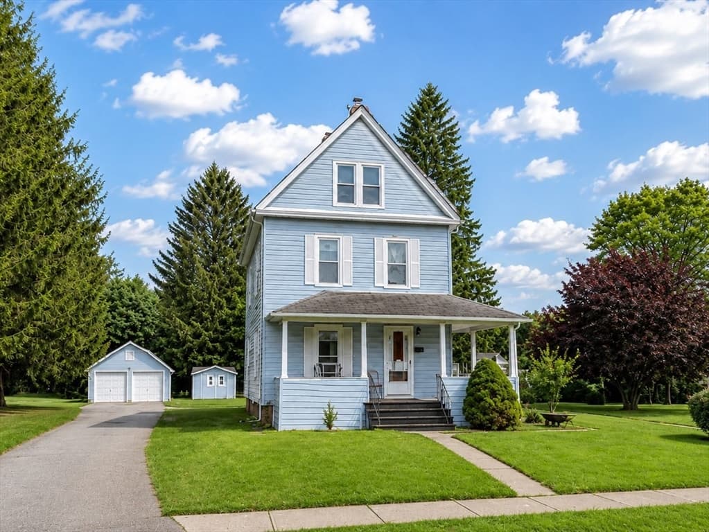 Casa Unifamiliar de 3 quartos em 466 East Main Street, Chicopee