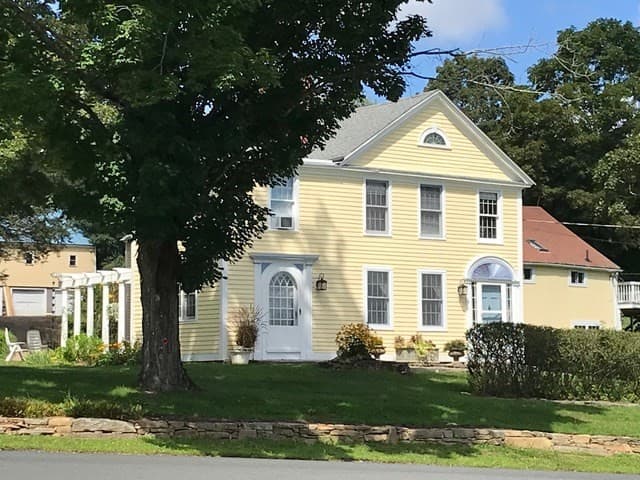 4-bed Single Family at 170 Brookfield Rd, Warren
