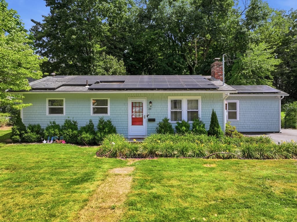 3-bed Single Family at 39 Riley Rd, Northborough