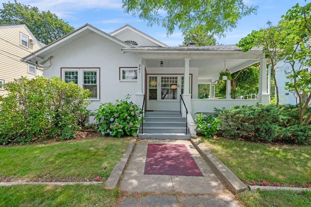 Casa Unifamiliar de 3 quartos em 241 E. Lothrop, Beverly