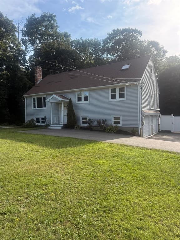 4-bed Single Family at 40 Poquanticut Ave, Easton