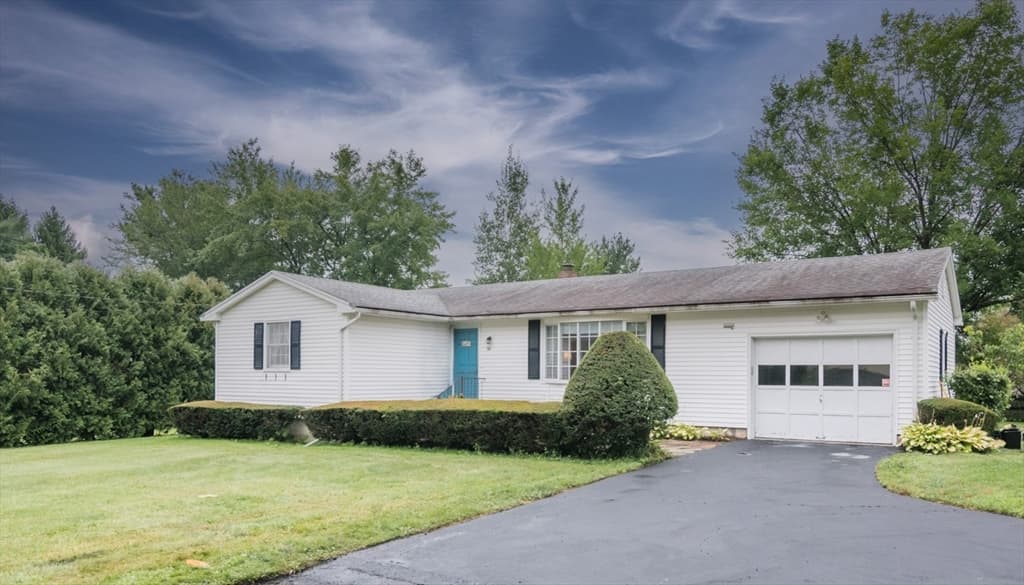 Casa Unifamiliar de 2 quartos em 90 Columbia Drive, Amherst