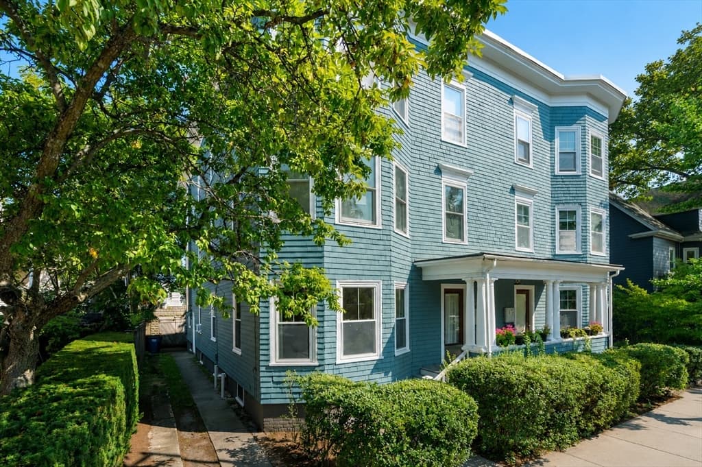 Condomínio de 2 quartos em 503 Huron Avenue # 4, Cambridge